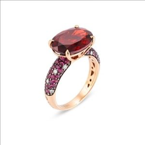 Ponte Vecchio Rosé Gouden Ring met een rode oval granaat, rode robijnen en briljant geslepen diamanten
