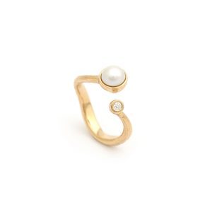 Per Borup Ophelia ring with a white freshwater pearl and a diamond Gold purity: 18kt