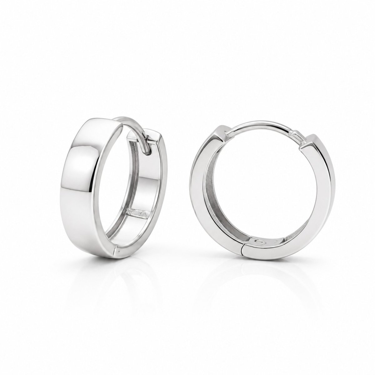 Classic high-polish 15 mm hoop earrings in 18k white gold
