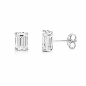 Lab-grown diamond stud earrings