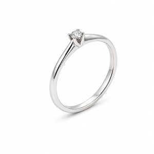 Solitaire ring with diamond