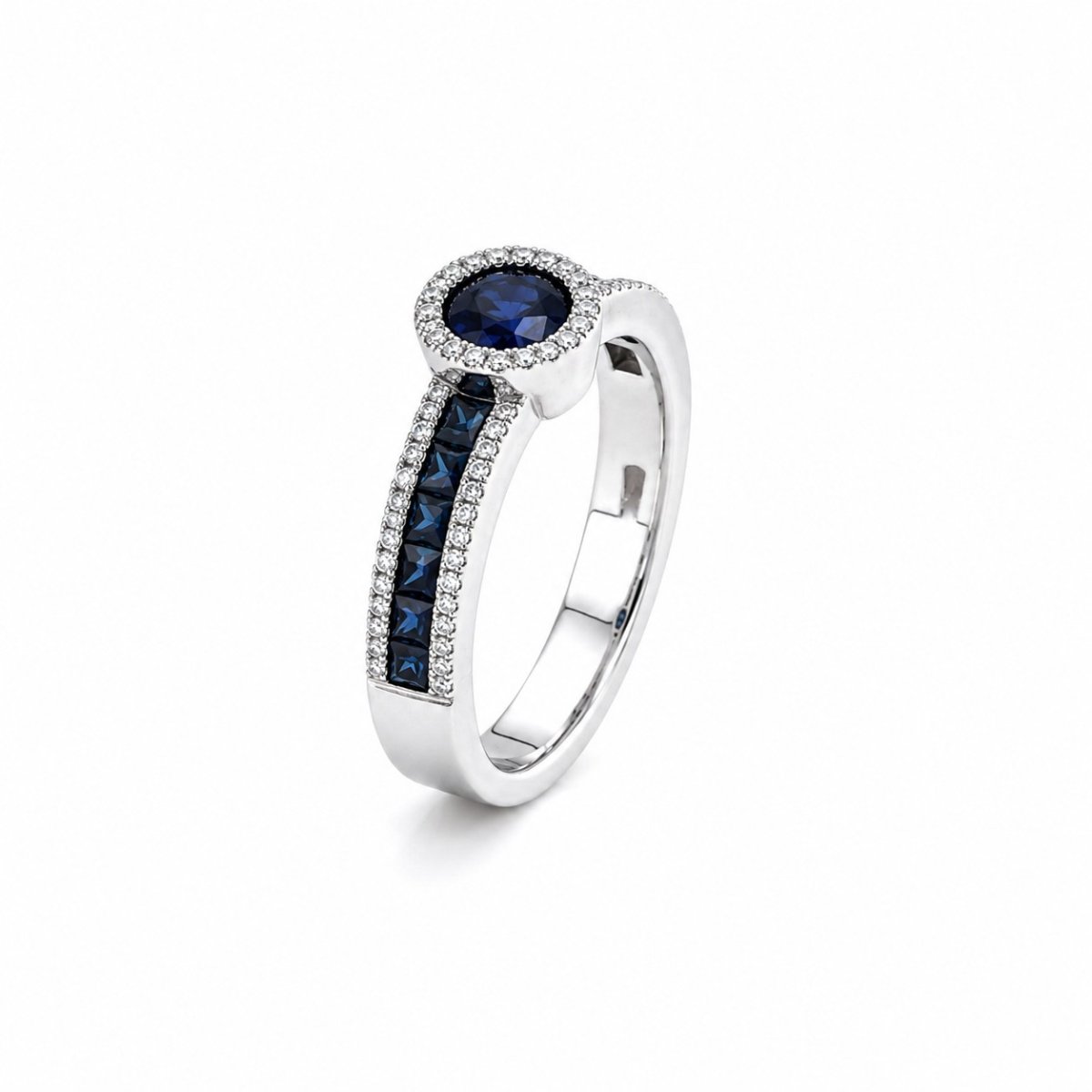 Sapphire ring with diamonds