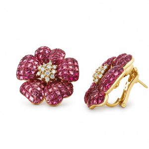 Clips d’oreilles avec saphirs rouge-violet et diamants