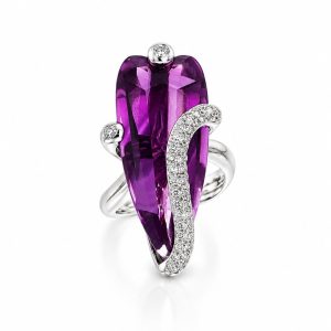 Amethyst ring in 18kt white gold with diamonds