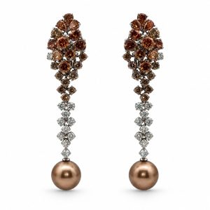 Luxe gouden oorhangers met diamanten en parels